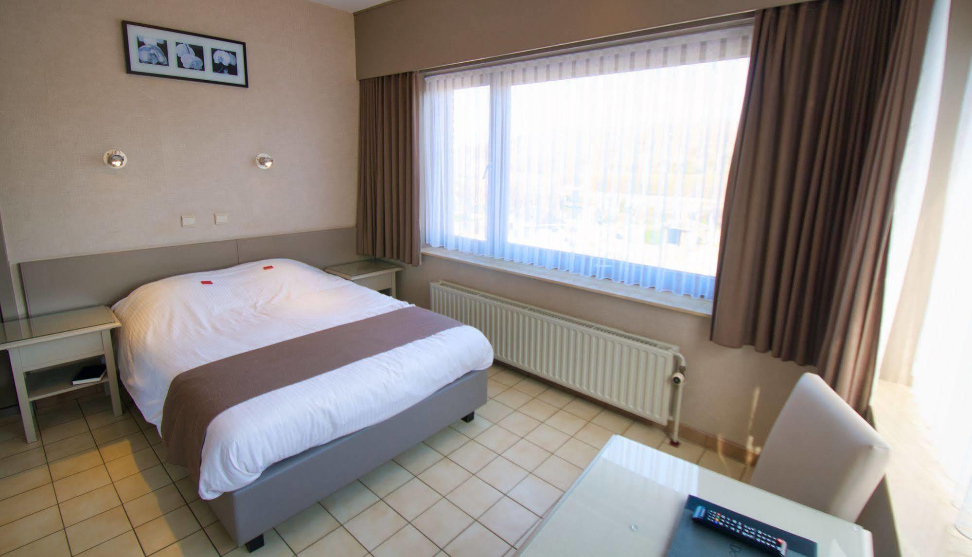 Hotel De Golf Bredene Bagian luar foto